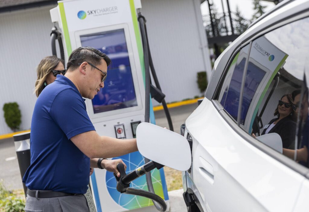 State and partners celebrate new EV fast-charging station in Arlington